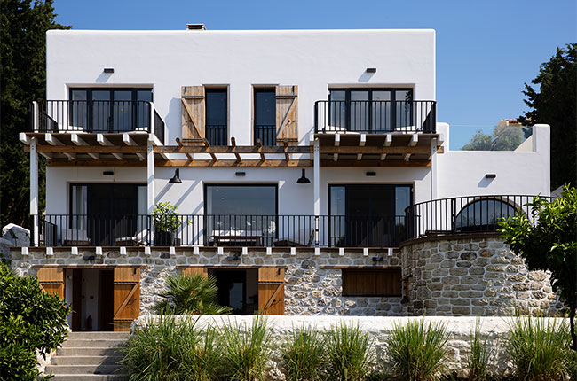 ISLAND HOUSES