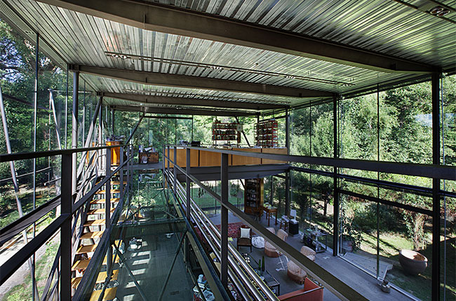 U HOUSE
